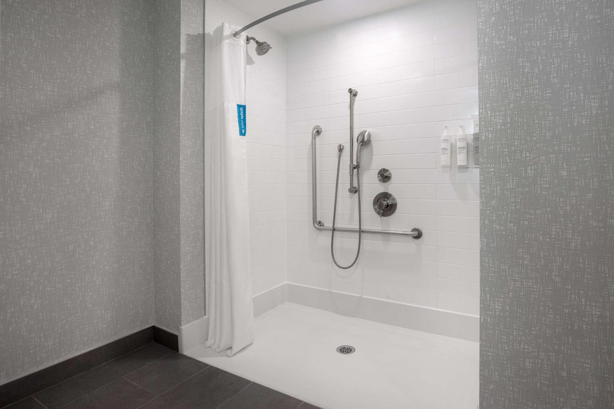 Hampton Inn By Hilton Brampton - Toronto Bagian luar foto