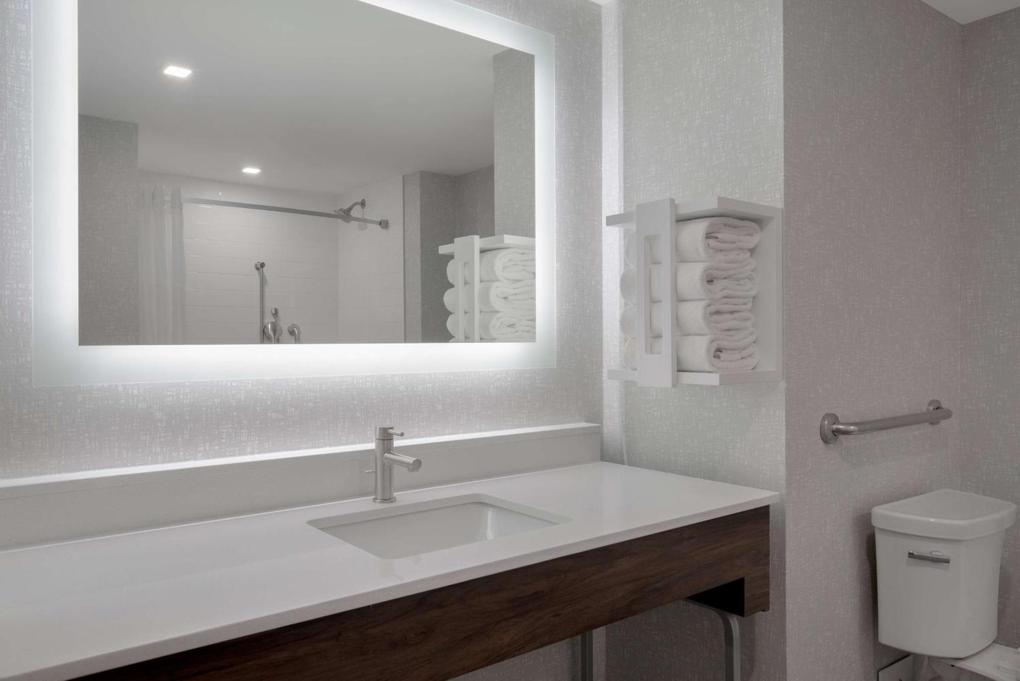 Hampton Inn By Hilton Brampton - Toronto Bagian luar foto